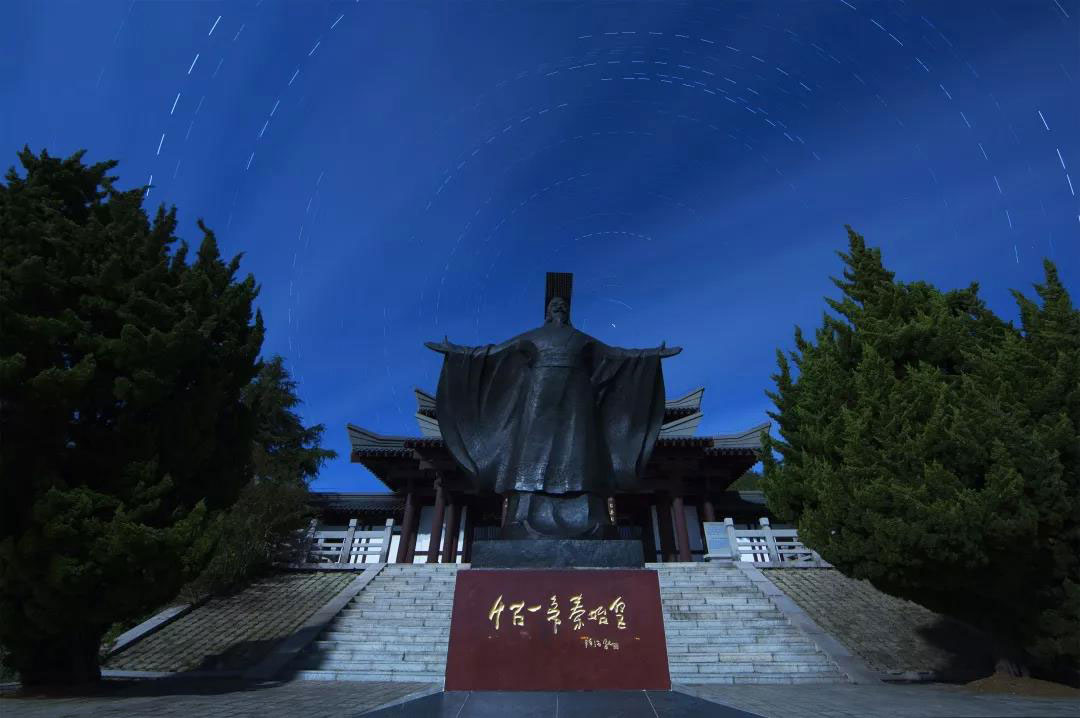 1000元现金奖励 奖项诱人,你心动了吗?参与奖若干,为集团旗下景区门票大礼包(琅琊台+大珠山+小珠山门票各1张)。 评选规则 1. 大赛评审组将对所有投稿作品进行初选。 2. 琅琊台景区官方微信公众号将公开发布通过初选的摄影作品,由广大网友进行网络票选,得票数最高的前20名作品进入最终的评审环节。 3.